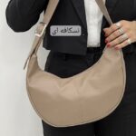 کیف دوشی و کراس‌بادی زنانه چرم شرانگ طرح هلالی